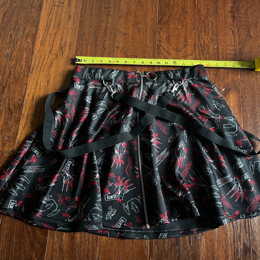 Hot Topic - A Nightmare on Elm Street Suspender Skirt (XL) - Picture 4 of 7